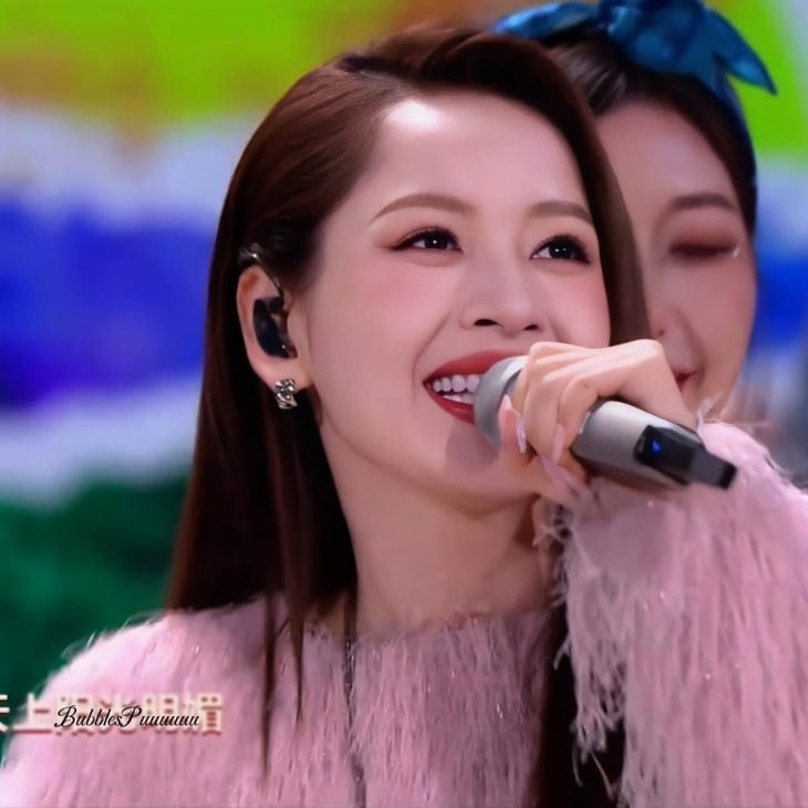 Chi Pu trên đài Hồ Nam tối nay - Ảnh chụp màn hình Chi Pu trên đài Hồ Nam tối 3-2 - Ảnh chụp màn hình